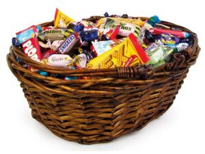 Godis Presentkorg brun inslaget 2 5kg