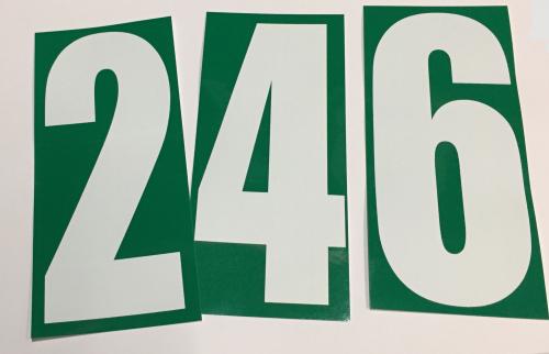 Siffror , vit på grön