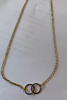 Halsband stål guldiga ringar