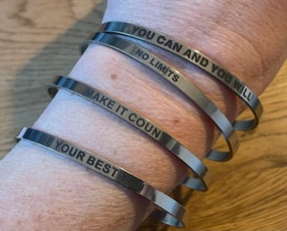 Armband stål text ”you can and you will “