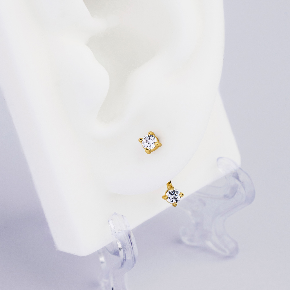 Kristallörhängen i guldpläterat äkta silver. Supersnygga och trendiga ear jackets-örhängen med vita kristaller