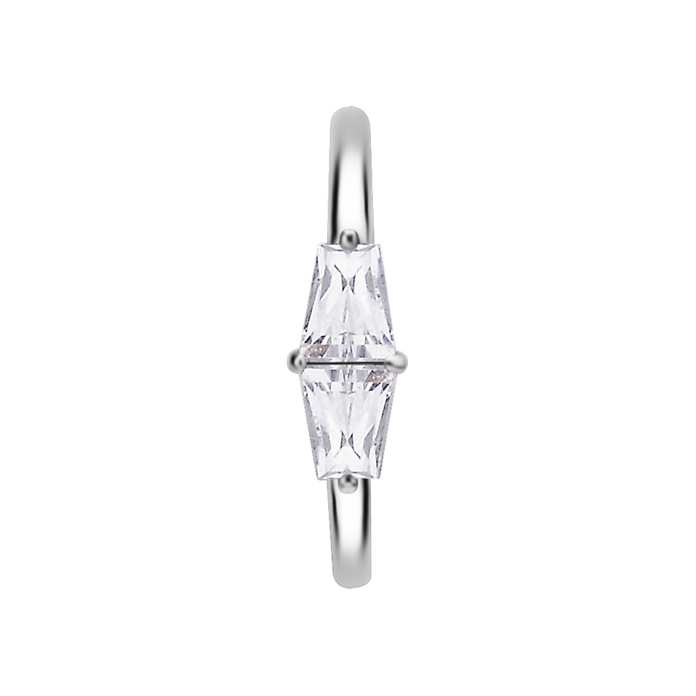 Piercingsmycke. Clicker-ring i silvrig design med två fyrkantiga vita kristaller.