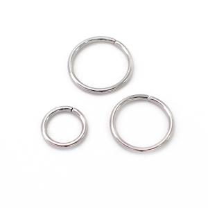 Tunn silverring -  Seamless ring i kirurgiskt stål till piercing