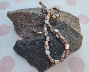 Snäckskalspärlor (1 sträng)