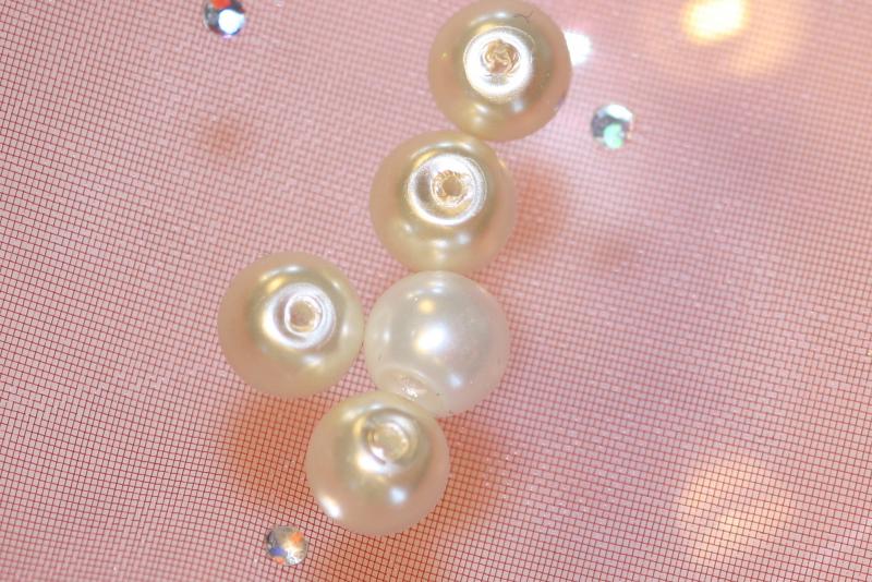 Creme vita pärlor (priset avser 20 st)