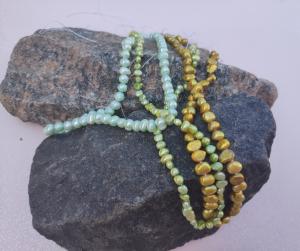 Sötvattenspärlor (3 strängar med 50 pärlor på varje sträng)