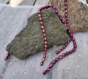 Sötvattenspärlor (2 strängar med 44 pärlor på varje sträng)