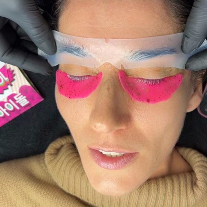 Monobrow, Mia Pro Lashes