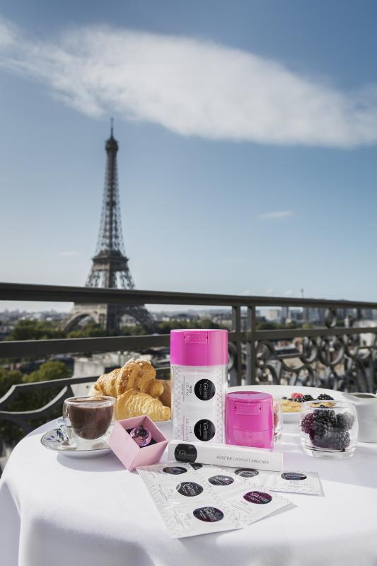 Vacuum container for Lash Lift products