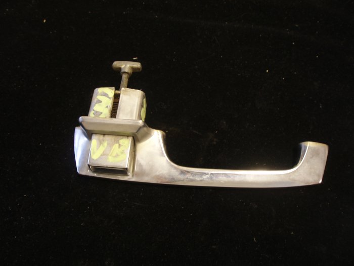 1966 Cadillac dörrhandtag bak vänster