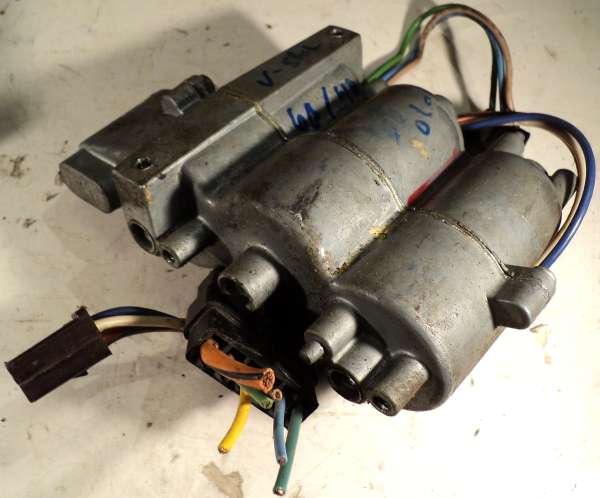 1973 Oldsmobile 98    power seat gearbox 6 way60/40 sofa, left part      (tested)