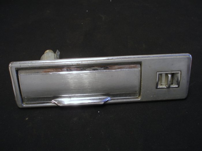 1968 Cadillac askkopp höger bak
