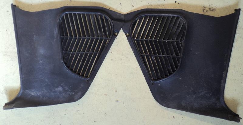 1968  Dodge Polara   kick panel (par)