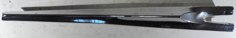 1959 Edsel      krom avslut bakskärm (porer se foto)      vänster