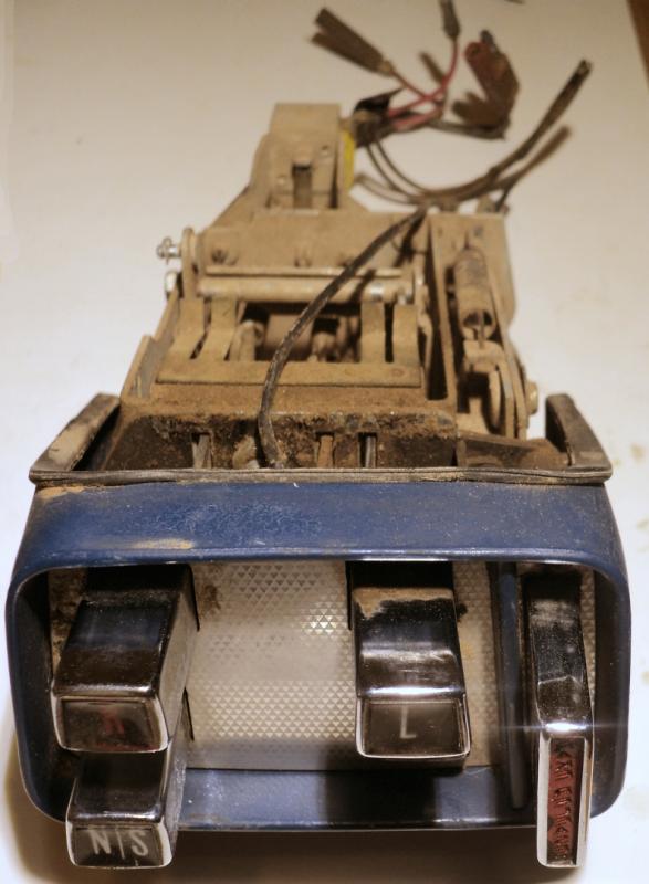 1957 Mercury 312 motor tryckknapp mekanism