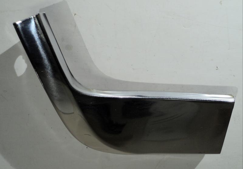 1963   Oldsmobile  88  kromlistfrämre del av vänster tröskel list