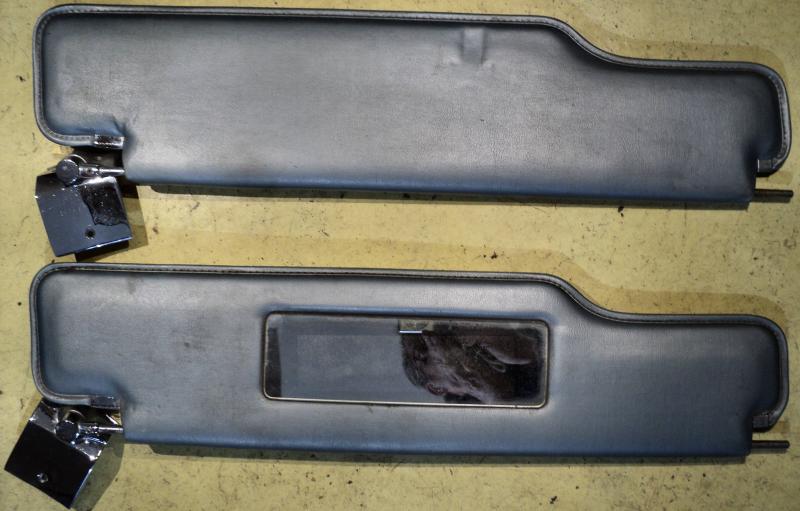 1964 Lincoln   ljusblått solskydd (bra krom, matt spegel) (par)