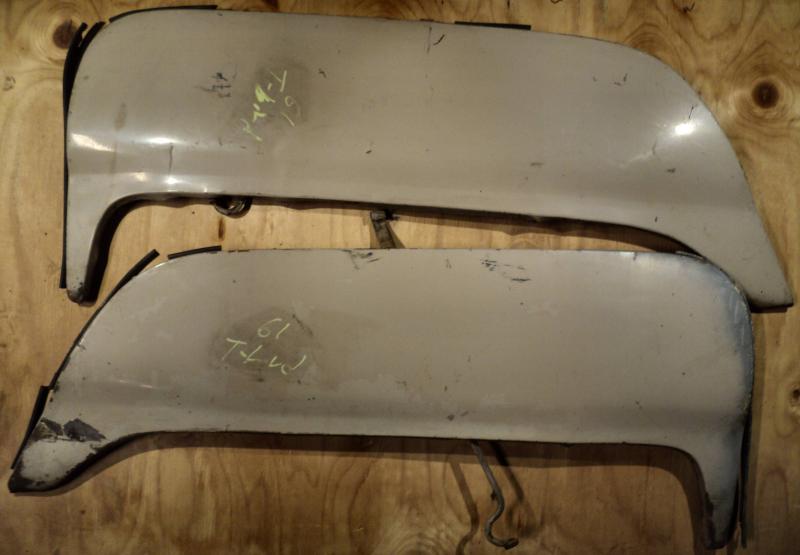 1961 Thunderbird    fender skirt (a pair of bumps but without rust)      (pair)
