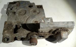 1954   Cadillac 4dr sedan    låskista höger