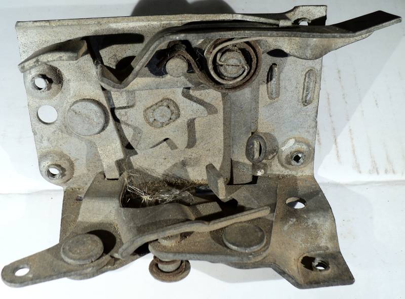 1956 Ford  4dr sedan    låskista höger bak