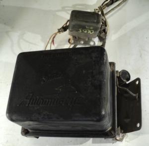 1953   Oldsmobile     auto dimming control unit  (rubber enclosure broken on one side, not tested)