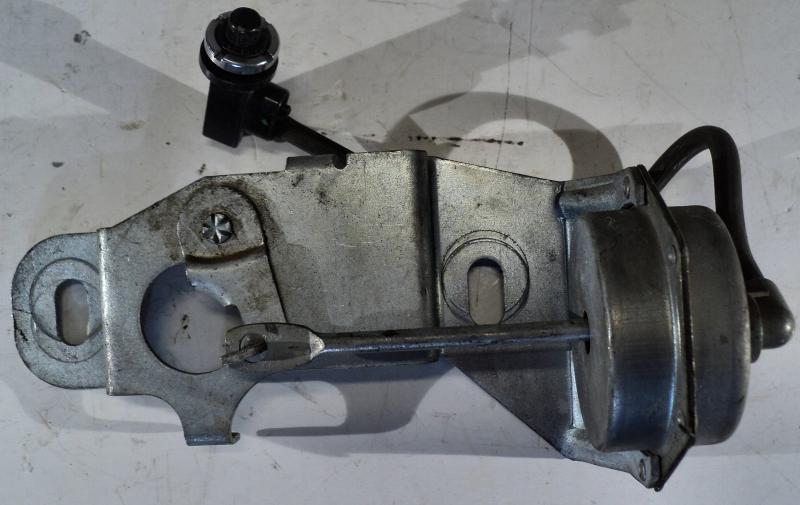 1967 Chrysler Imperial     trunk lock mechanism   vacuum button+part in tray