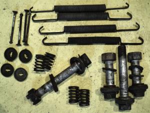 1955 Chrysler  Brake bolts + springs