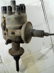 1955  DeSoto Fireflite 291 Hemi    double points distributor  (vacum clock broken)