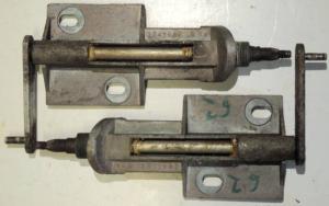 1962  Chrysler Imperial    wiper shaft left and right
