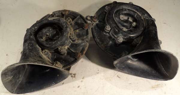 1960 Buick Electra     signal horn (pair)