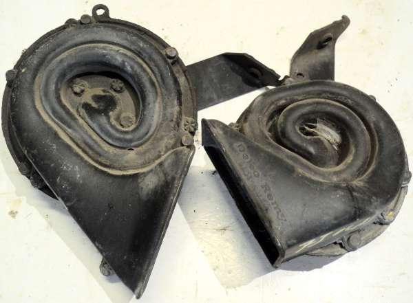 1973 Oldsmobile 98   signal horn (pair)