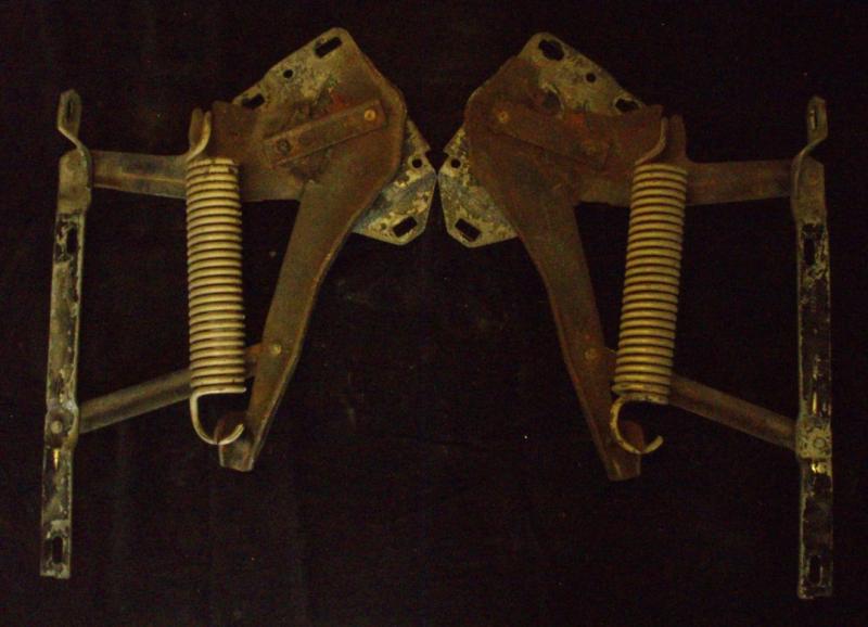 1970 Chrysler Newport huvgångjärn par