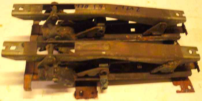 1963 Oldsmobile 88  skena elsäte         (par)