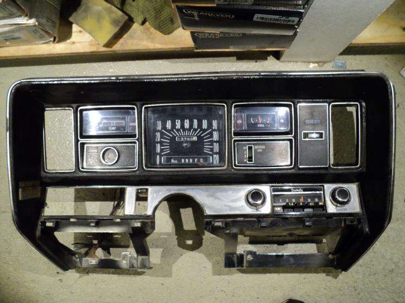 1969   Buick Wildcat    instrumenthus hastighetsmätare, tankmätare, vattentemp, växelindikator  (trasig radio)