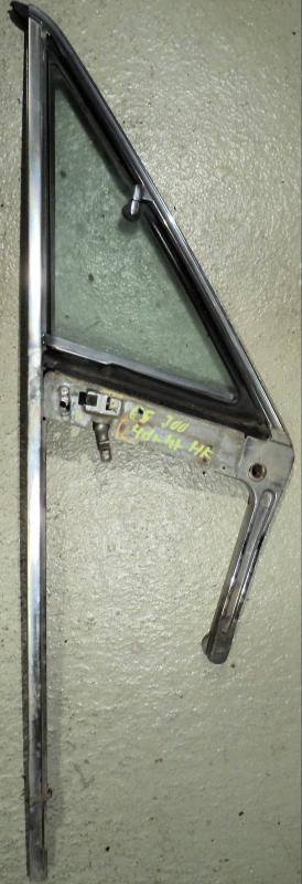 1965  Chrysler 300   4dr ht    ventilation window unit    right