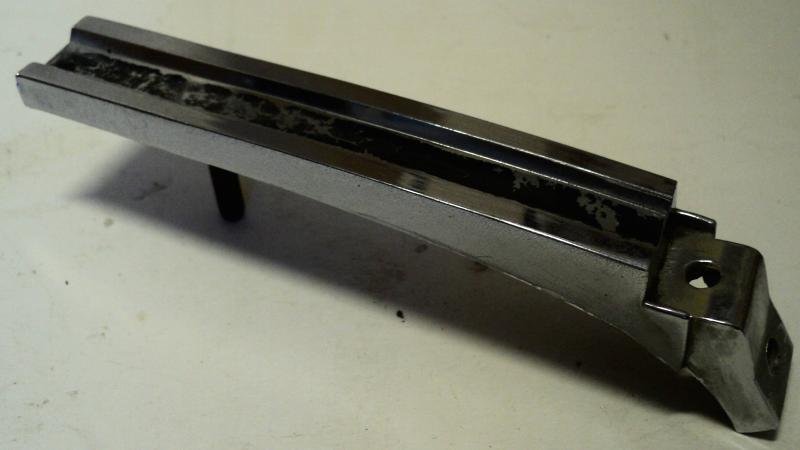 1962 Chrysler Imperial   fäste för huvornament bottendel