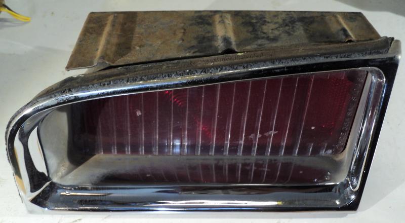 1965   Oldsmobile 88    baklampa  vänster övre