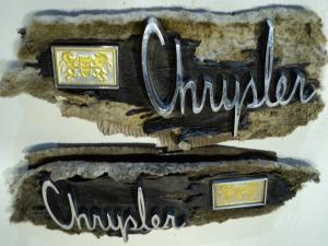 1965 Chrysler NewYorker  Text + emblem on vinyl roof        (pair)