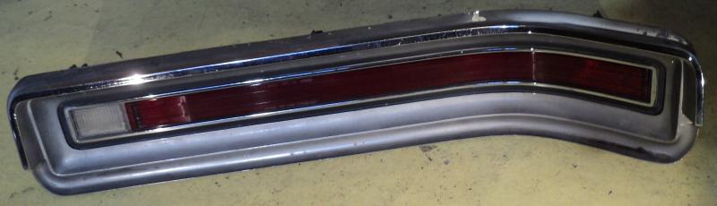 1967   Buick LeSabre    baklampa  (2 mindre skador se bild, några porer I kromet)      höger