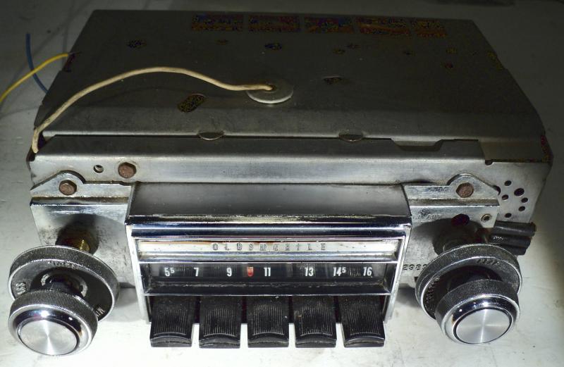 1967   Oldsmobile 98    radio (not tested)