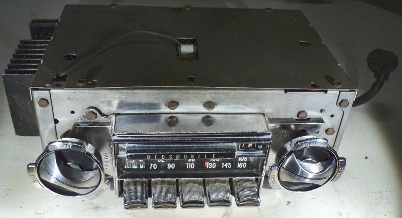 1968   Oldsmobile 98    radio (not tested) AM/FM non-amplifier part