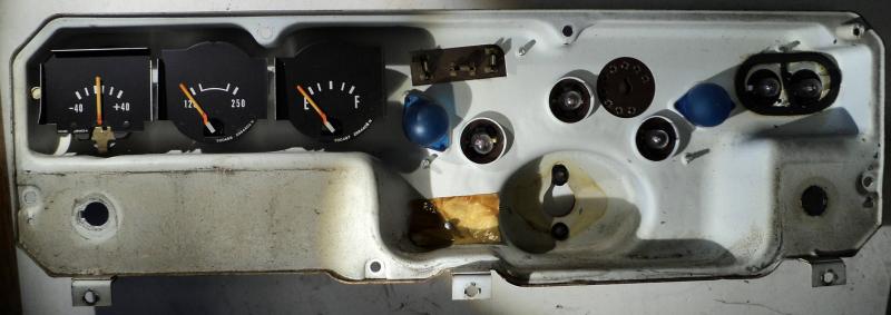 1972  Dodge Dart     instrument housing  amperemeter,  temp gauge, fuel gauge