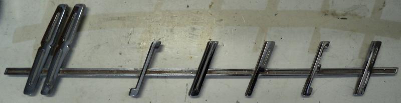 1960   Oldsmobile    emblem Super 88 höger   (små porer i krom)
