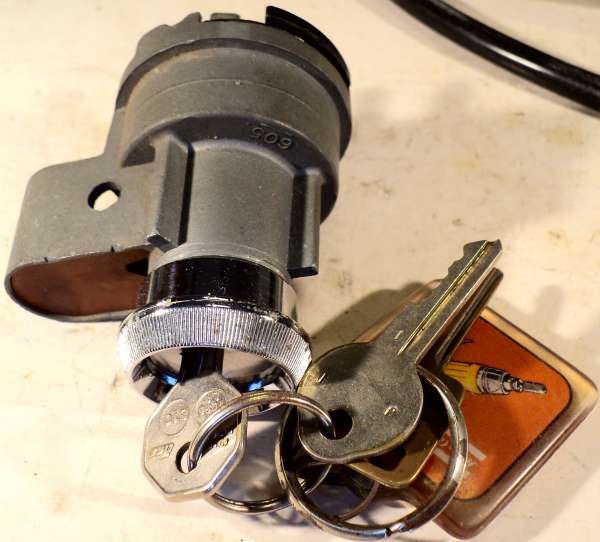1961 Oldsmobile 98   ignition lock (with key)
