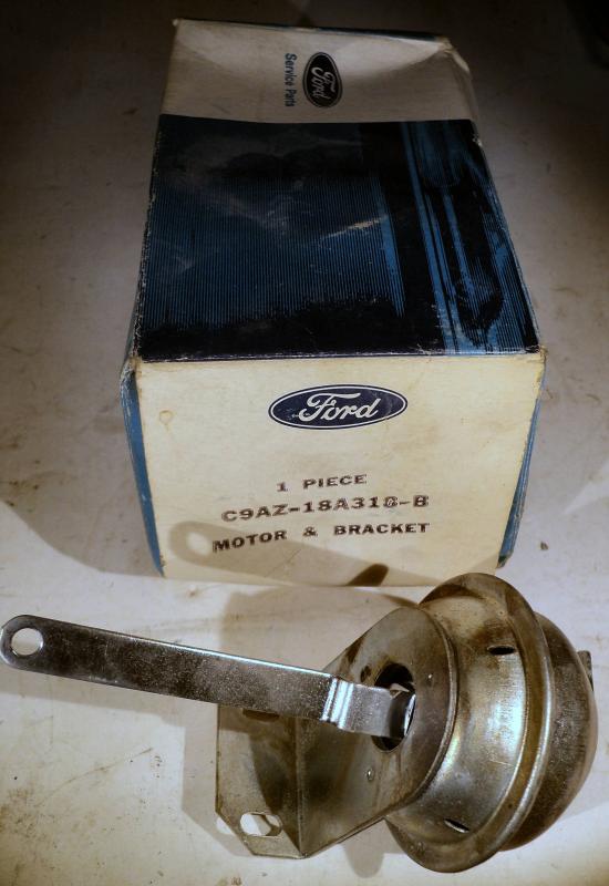 1969 Ford Galaxie    vacum clock AC C9AZ-18A318-B         N.O.S.