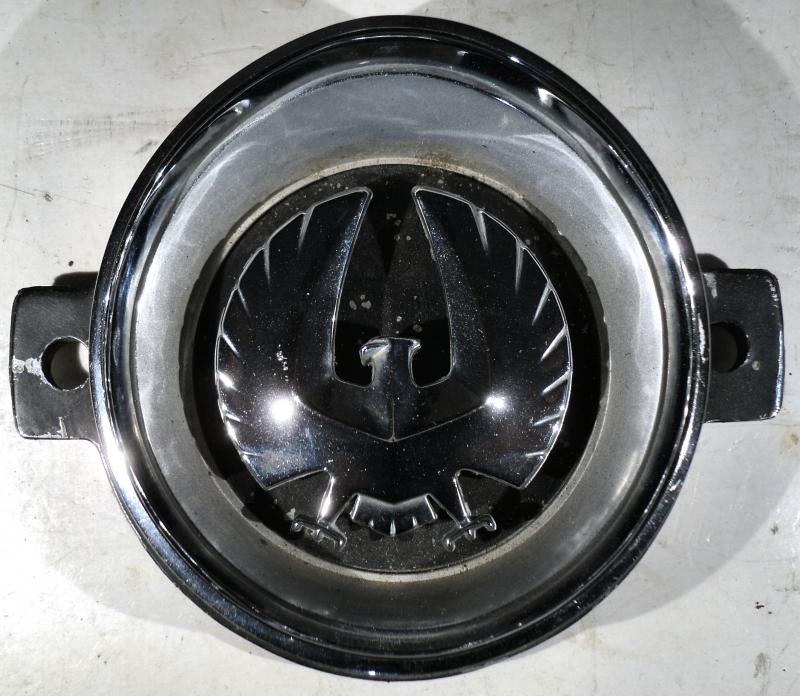 1968 Chrysler Imperial    emblem grill