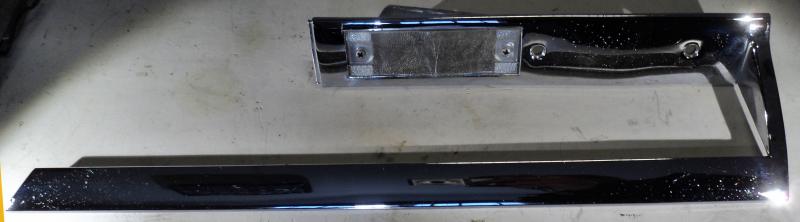 1960 Chrysler  krom instrumenbrädan        (porer i krom)