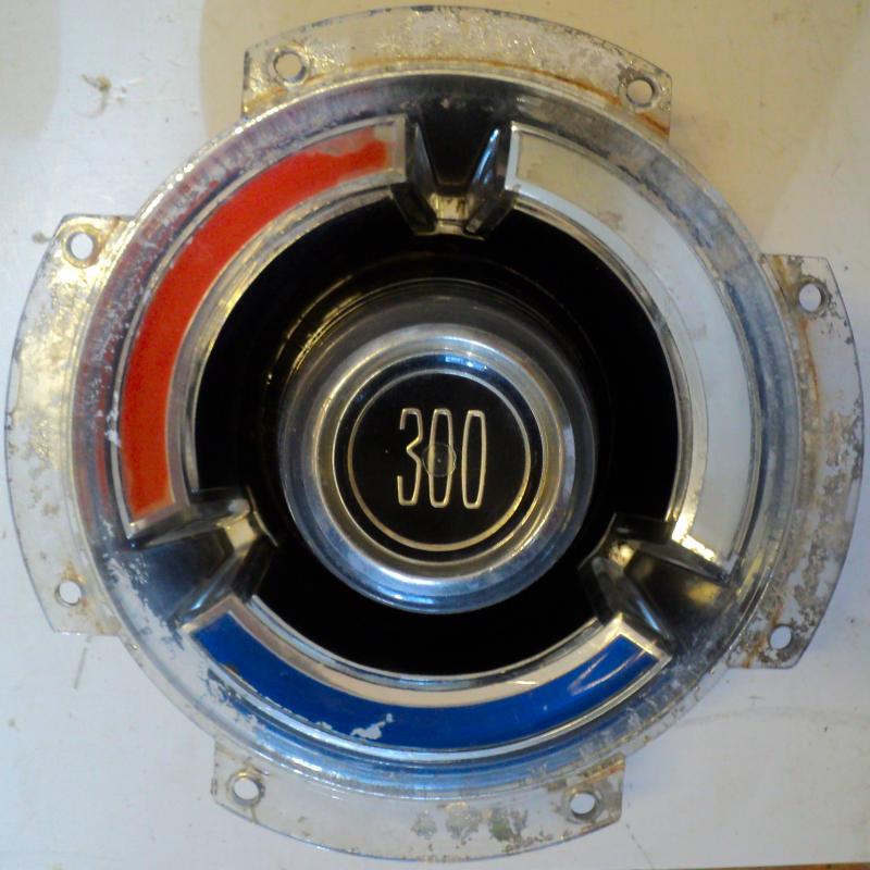 1966 Chrysler 300  hub capsule center