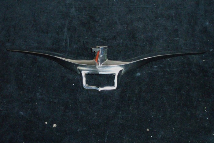 1955 - 1958 Imperial huvemblem