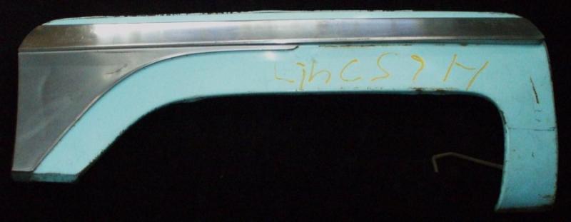 1959 Lincoln fender skirt right